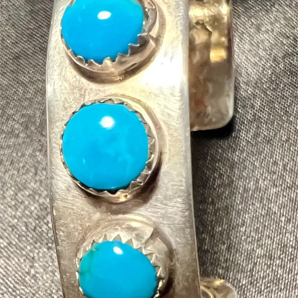 Dean Brown cuff sterling silver vintage bracelet with 5 round turquoise. - Picture 13 of 14